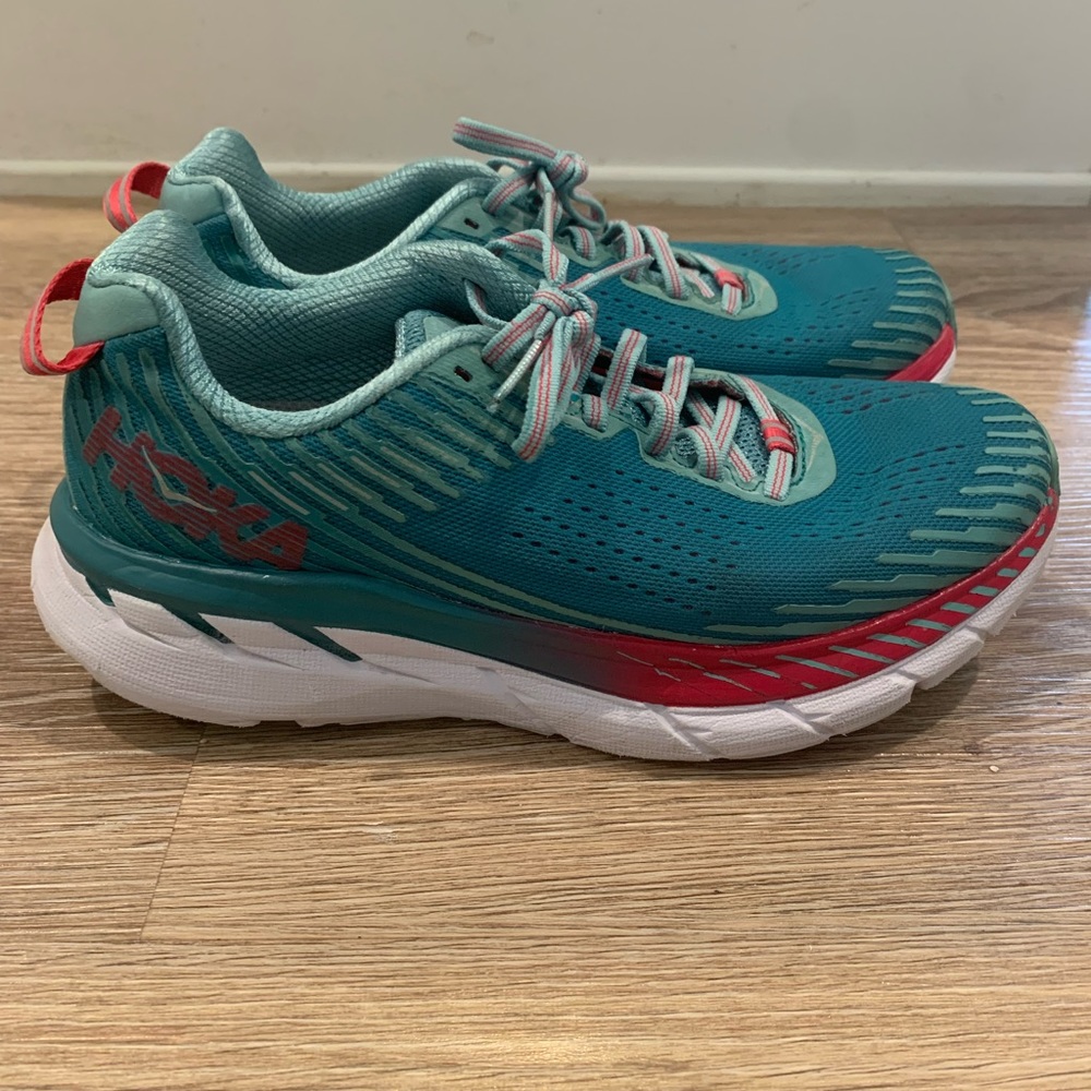 HOKA one one Clifton 5 fitness performing shoe teal SZ 6.5